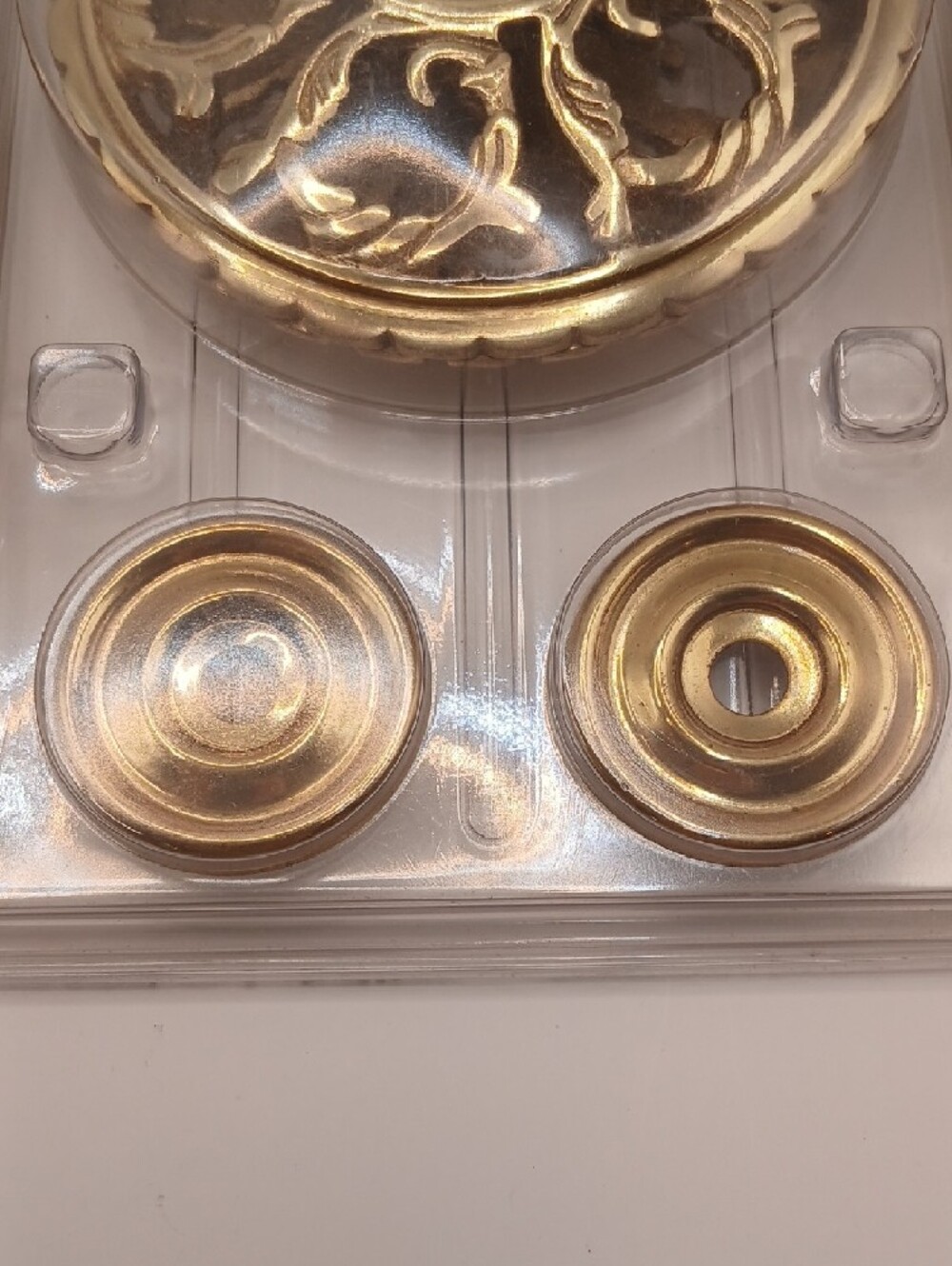 4 Brass Henlo Decorator Curtain Holdbacks - Picture 8 of 11